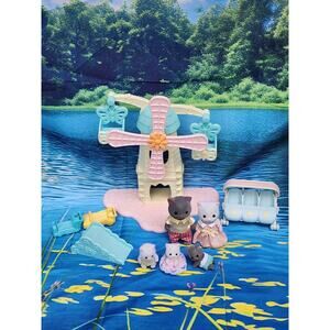 Calico Critters Baby Windmill Park w/ 3 Kitten Critters And 2 Parent Figures